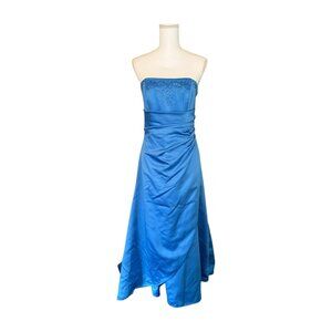 David’s Bridal Strapless Satin Bridesmaid Gown – Size 8 (Preloved)